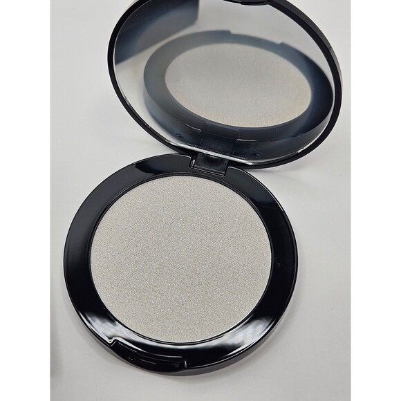 Younique Touch Fusion Highlighter in Frosty New in Box - Picture 2 of 4